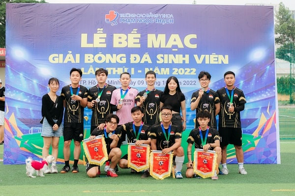 Khám phá hình ảnh sinh viên Cao đẳng Y Khoa Phạm Ngọc Thạch Sinh viên Cao đẳng Y Khoa Phạm Ngọc Thạch thi đấu bóng đá sôi nổi