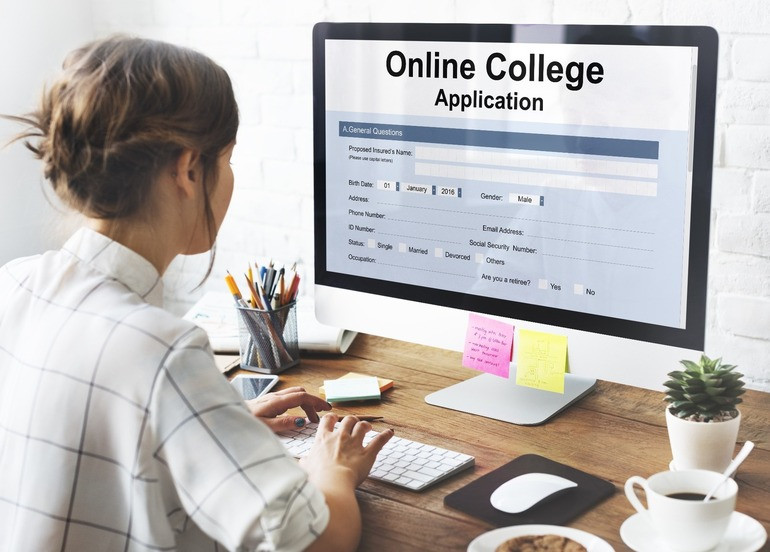 Sinh viên trường đại học, minh họa môi trường học tập sau xét tuyển học bạ online