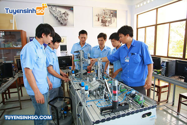 Sinh viên ứng dụng Công nghệ Kỹ thuật Điện, Điện tử trong mô phỏng và thiết kế