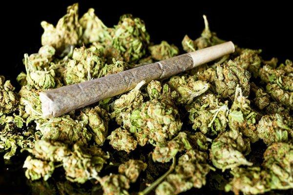 So sanh cac mau sac khac nhau cua mot so hop chat dong thuong gap