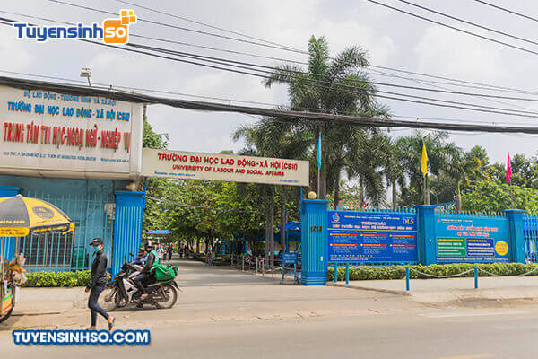 Toàn cảnh cổng trường Đại học Lao động Xã hội Cơ sở 2 TPHCM