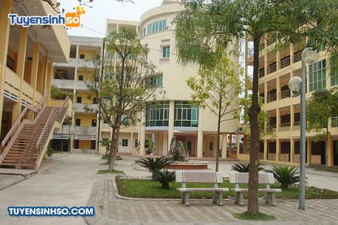 Toàn cảnh khuôn viên trường Học viện Kỹ thuật Mật mã (cơ sở phía Bắc) với nhiều cây xanh