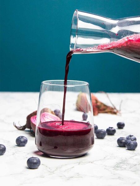 Quả việt quất chuyển đổi màu sắc từ xanh non đến tím chín mọng, khám phá việt quất màu gì qua từng giai đoạn